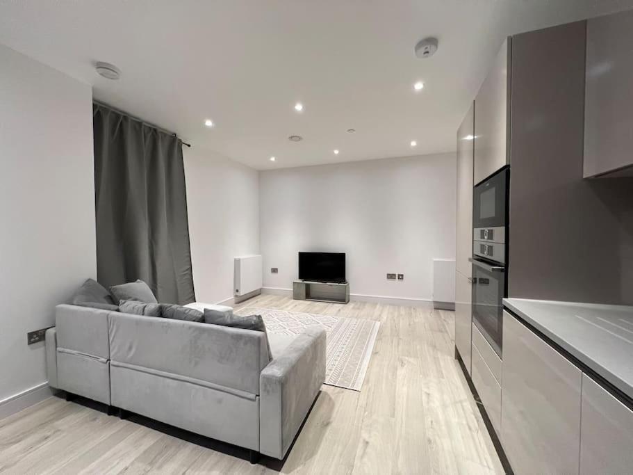 2 Bed Penthouse Style Apartment Londres Extérieur photo
