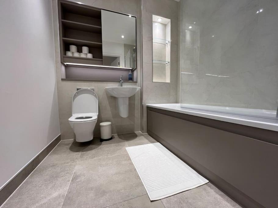 2 Bed Penthouse Style Apartment Londres Extérieur photo