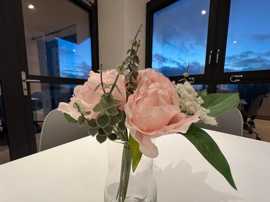 2 Bed Penthouse Style Apartment Londres Extérieur photo